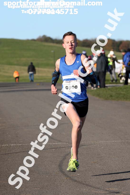 Mens and Womens 16s to under-20s Heaton Harriers Memorial Road Races, Newcastle. Photo:  David T. Hewitson/Sports for All Pics